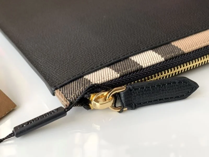 Cozy Burberry Clutch Bags 38127