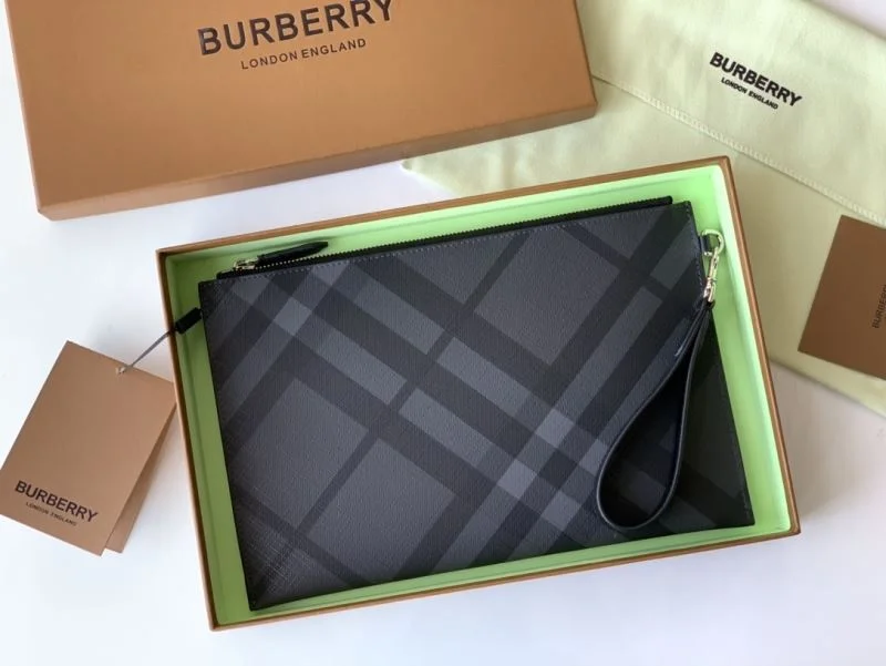 Reliable Burberry Clutch Bags 38130