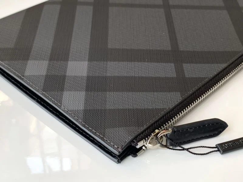 Reliable Burberry Clutch Bags 38130