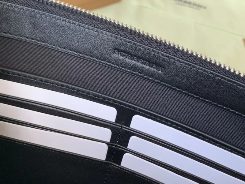 Reliable Burberry Clutch Bags 38130