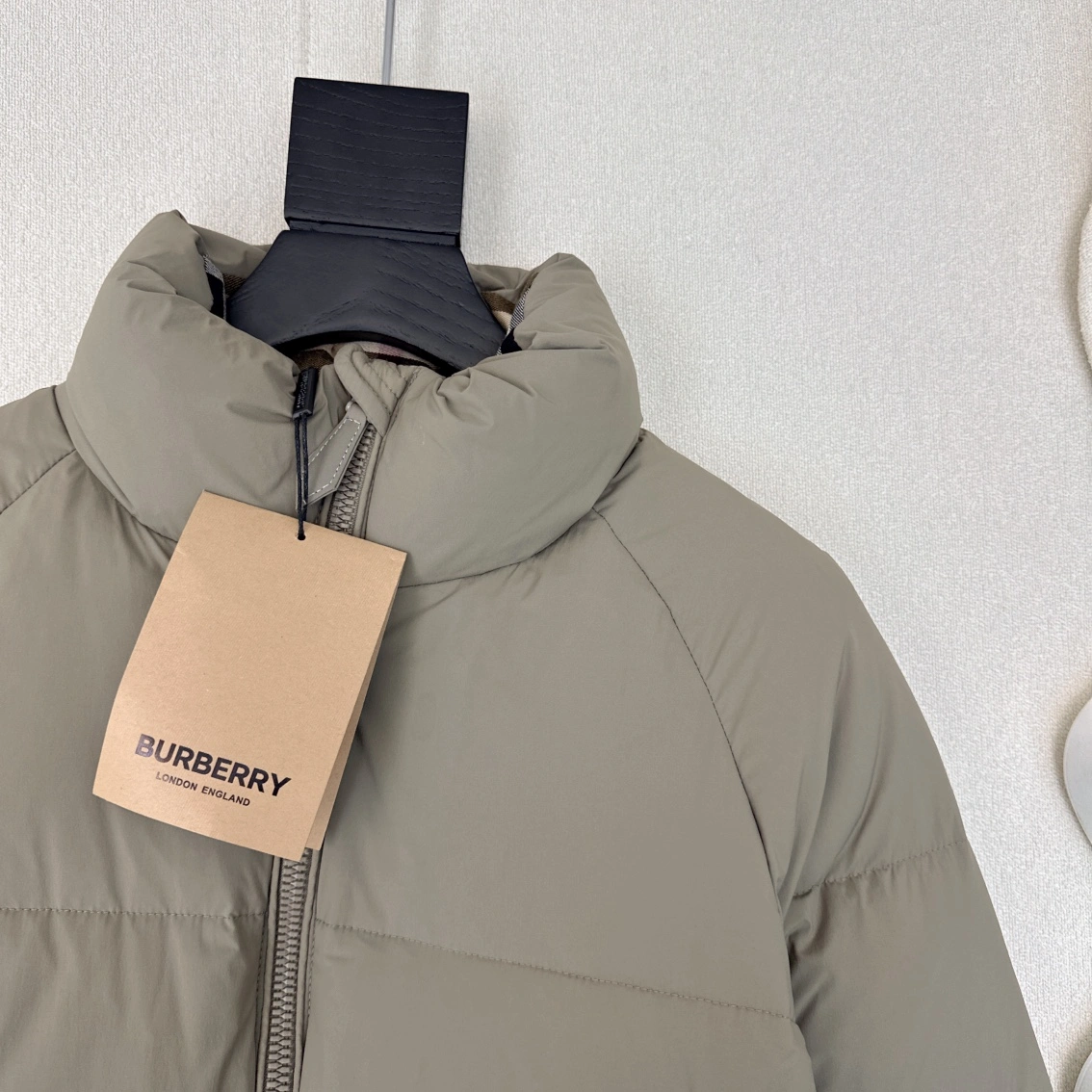 Sleek Burberry Down Jackets 106170
