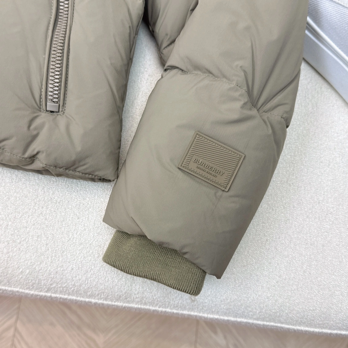 Sleek Burberry Down Jackets 106170