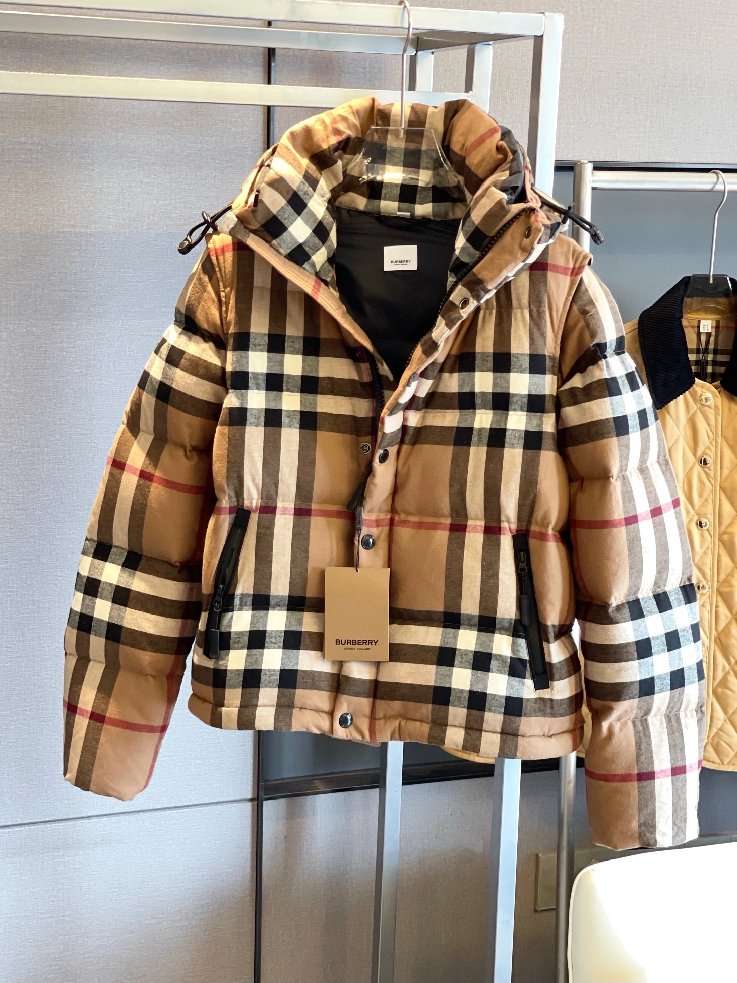EyeCatching Burberry Down Jackets 106172