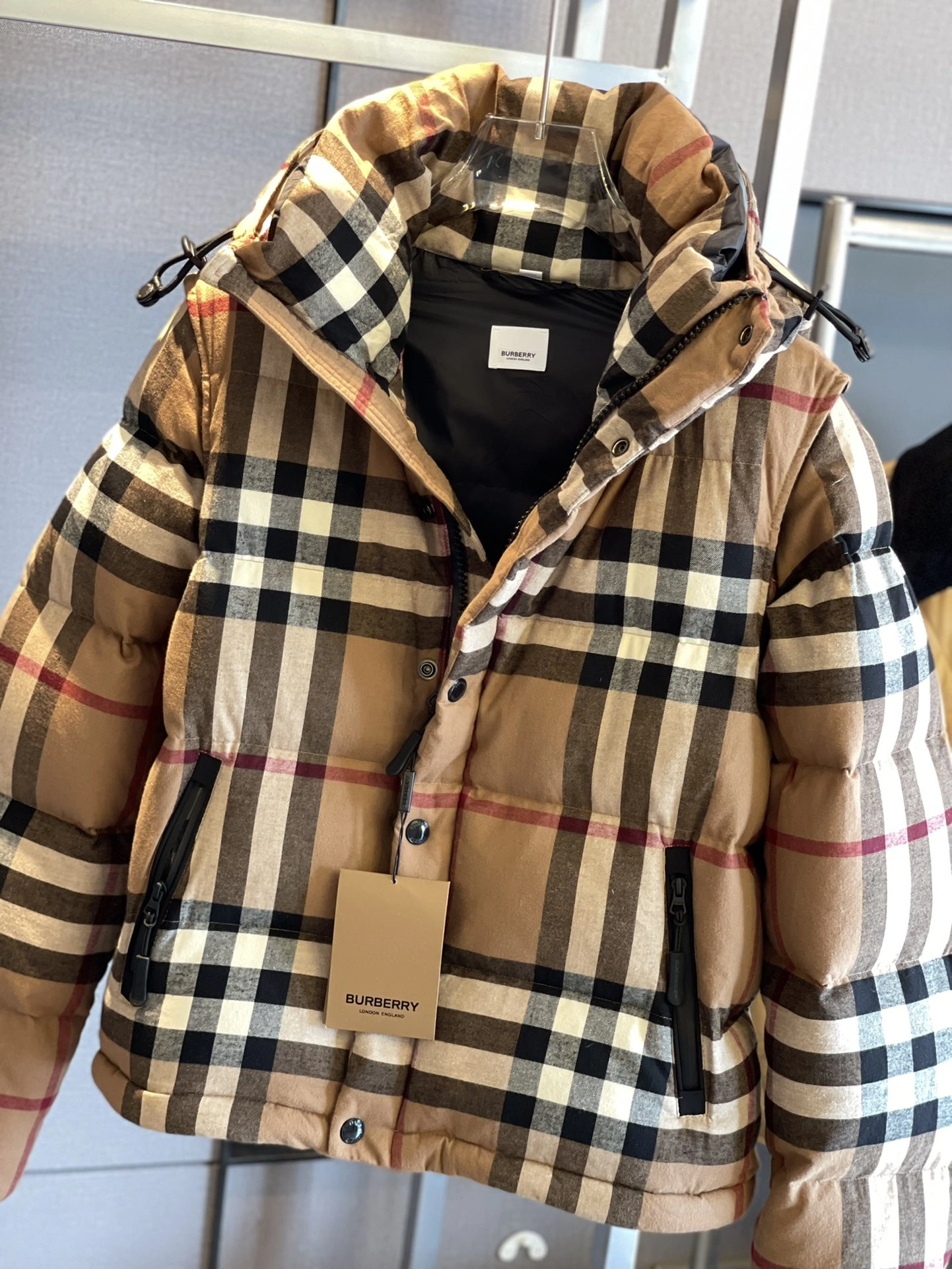 EyeCatching Burberry Down Jackets 106172