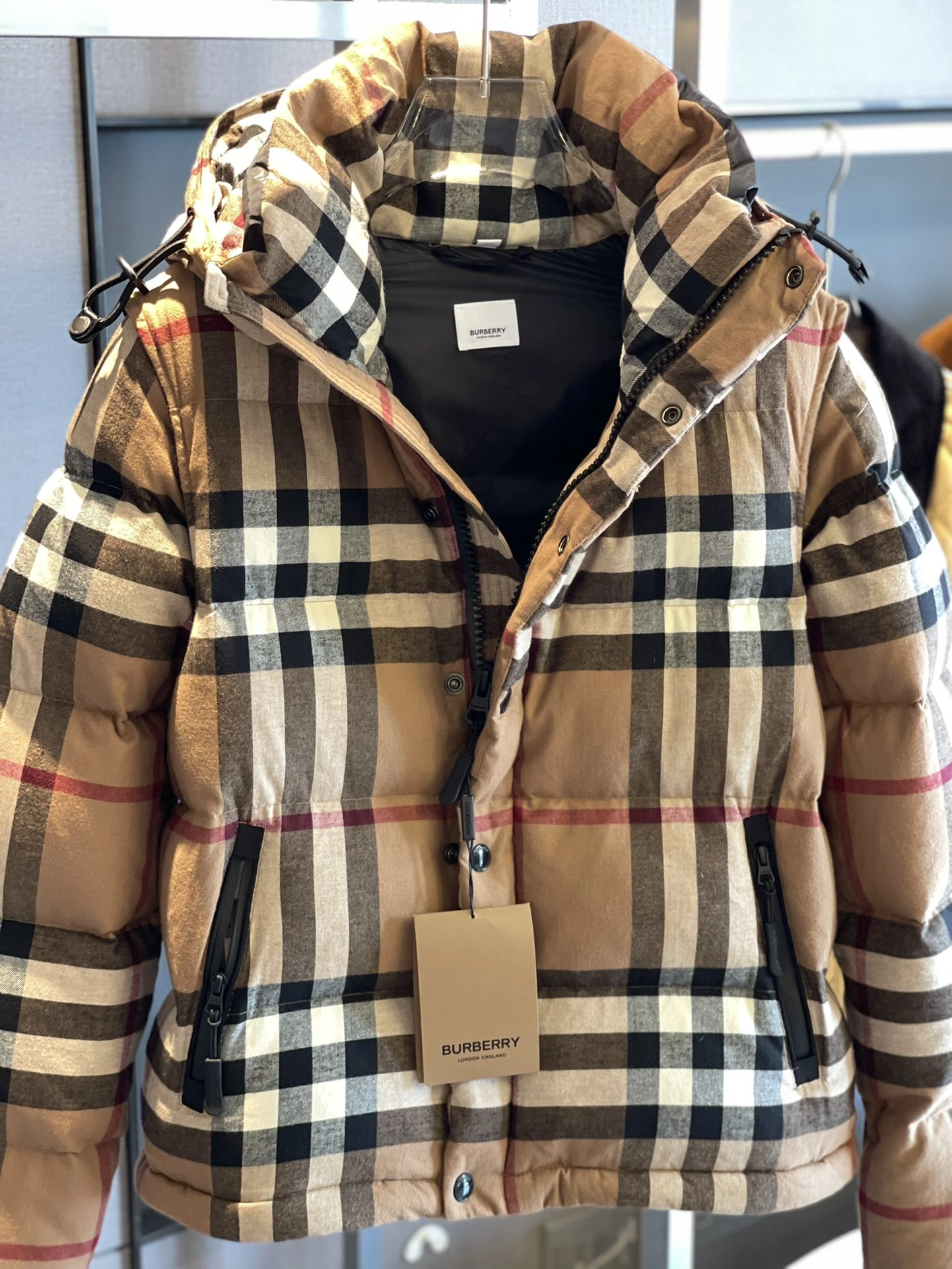 EyeCatching Burberry Down Jackets 106172