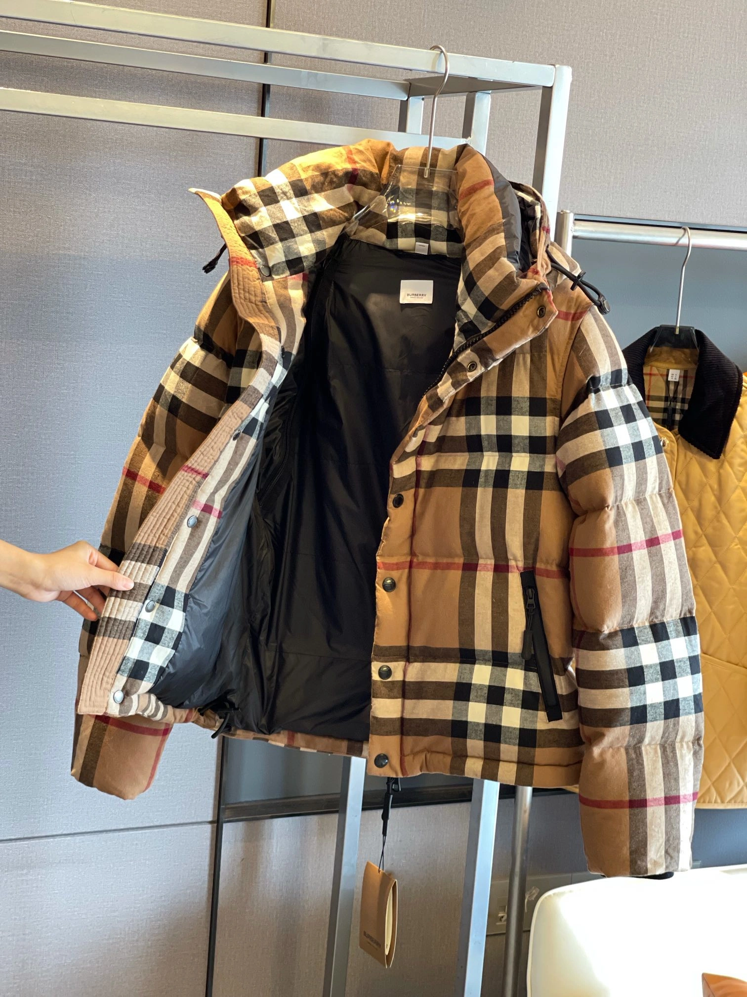 EyeCatching Burberry Down Jackets 106172