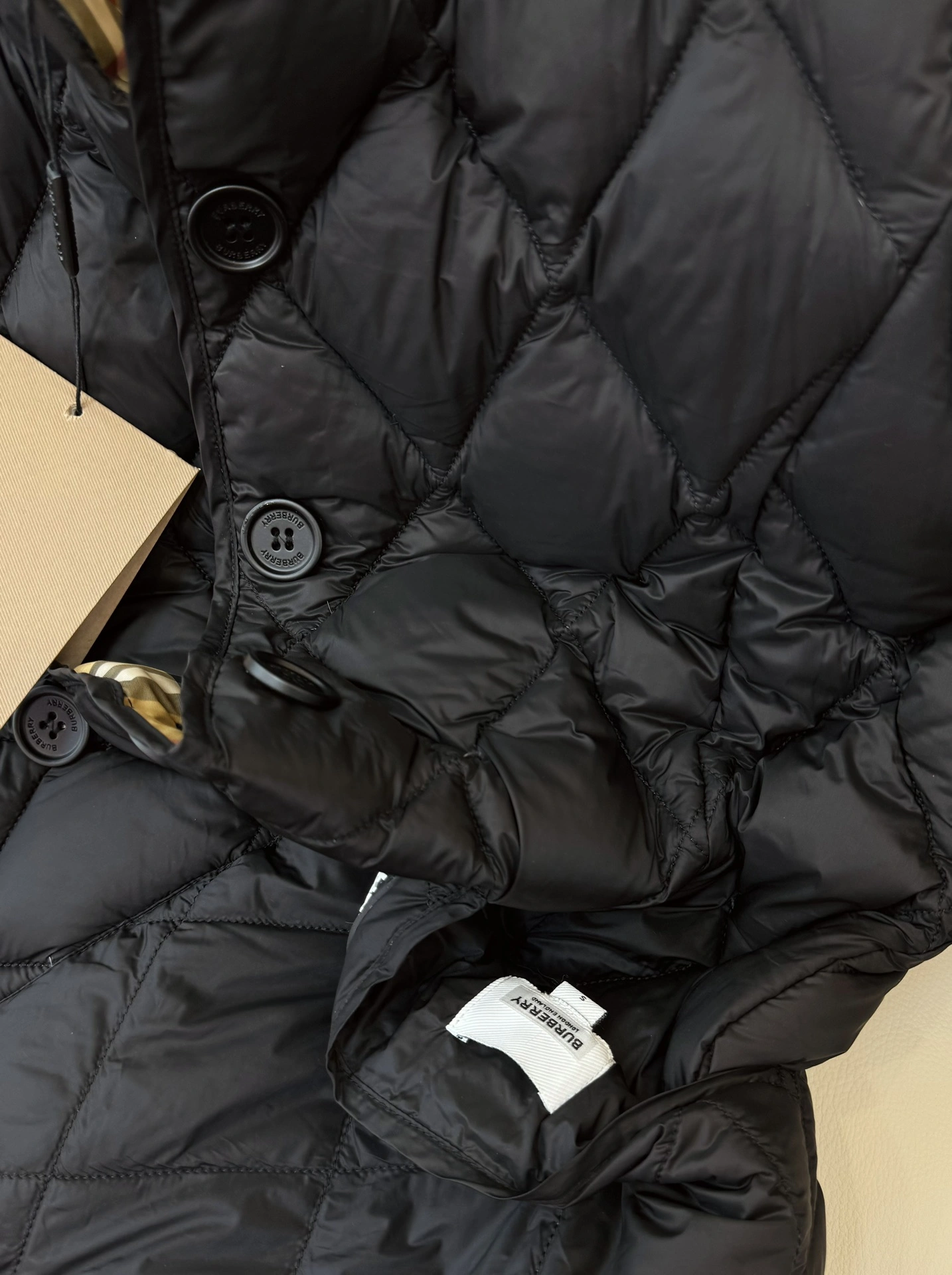 Flexible Burberry Down Jackets 106130