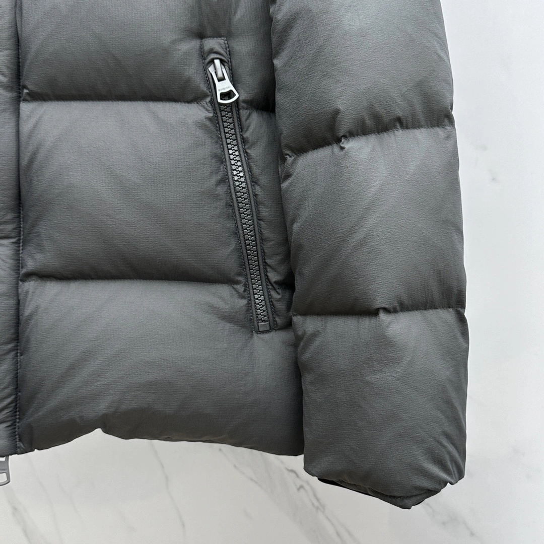 Functional Burberry Down Jackets 106111