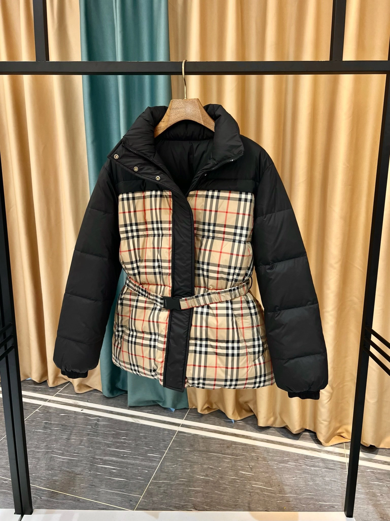 Youthful Burberry Down Jackets 106052