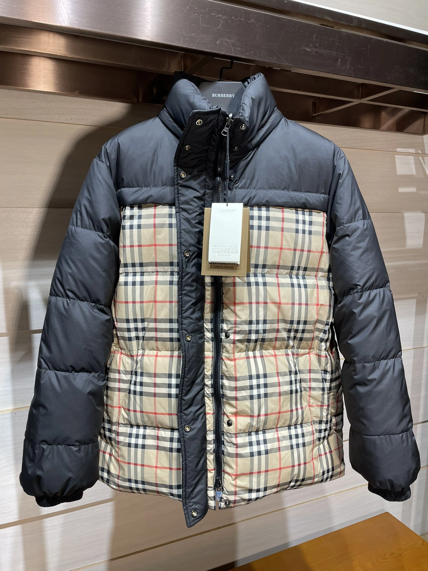 Classic Burberry Down Jackets 106051