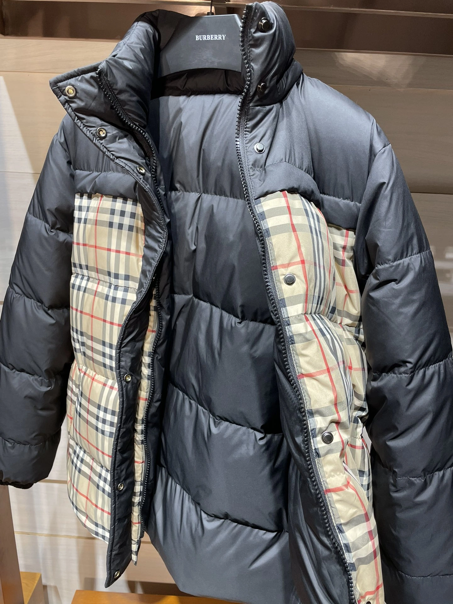 Classic Burberry Down Jackets 106051
