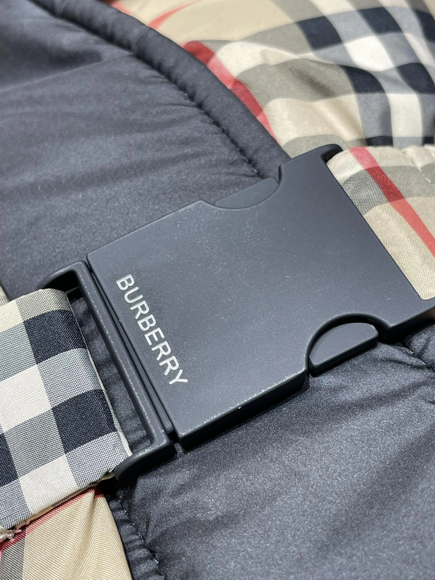 Classic Burberry Down Jackets 106051