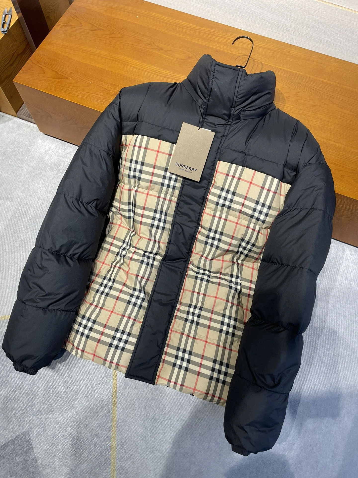 Premium Burberry Down Jackets 106050