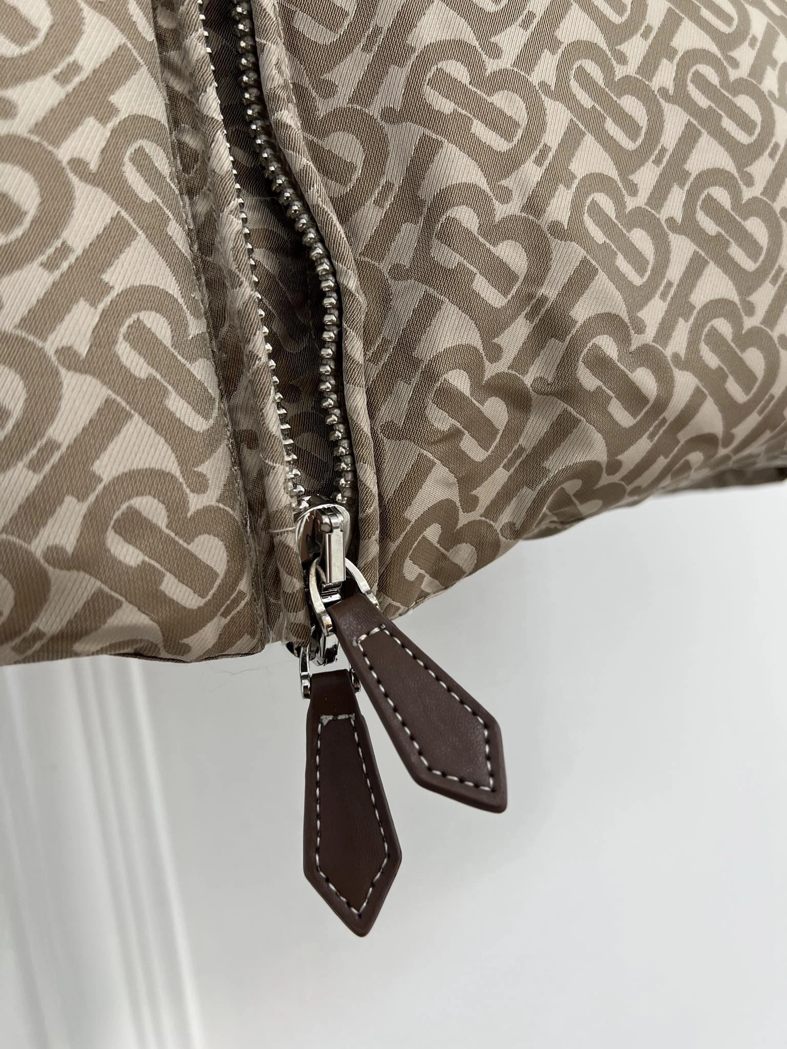 MoistureWicking Burberry Down Jackets 106036