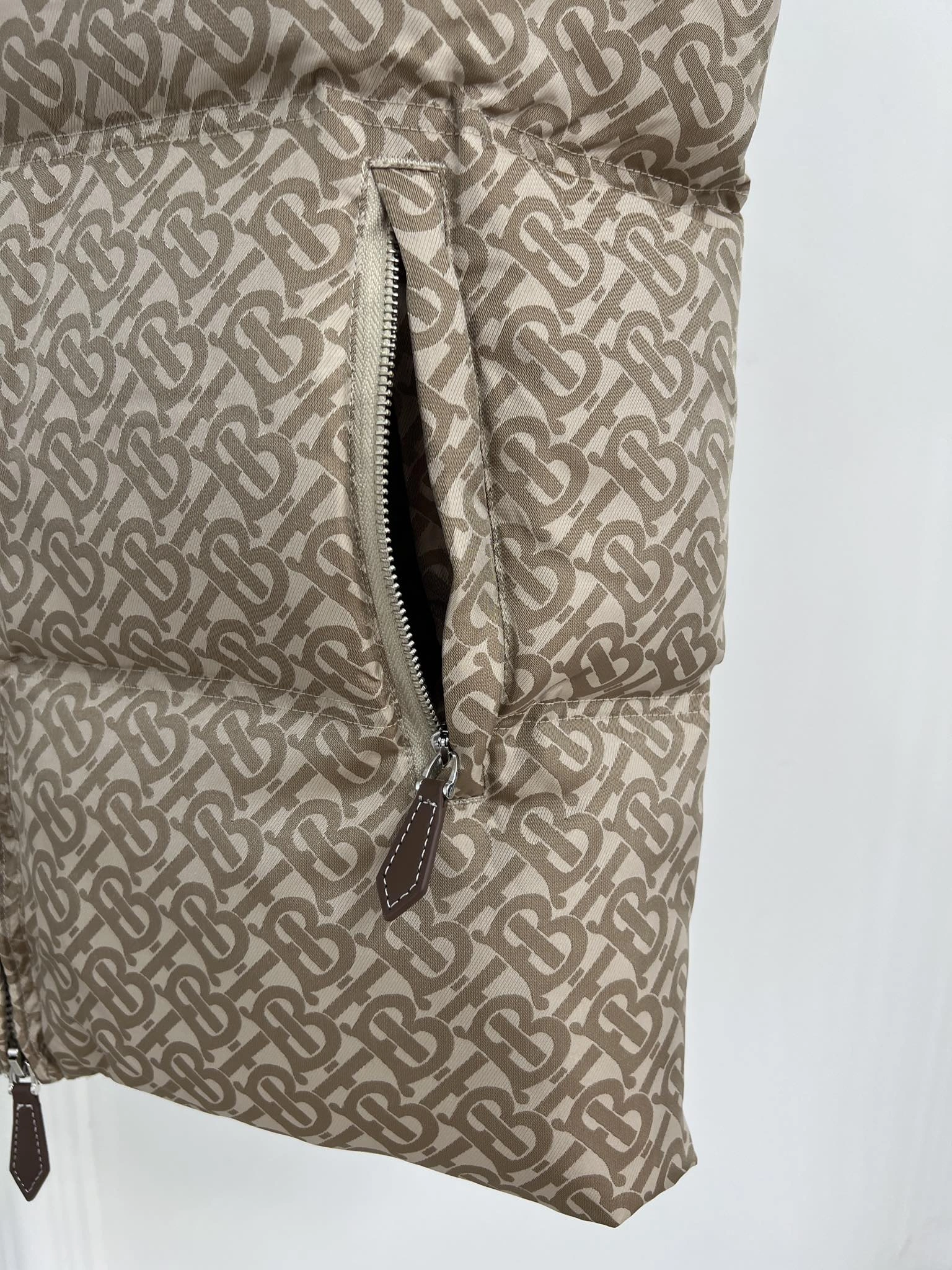 MoistureWicking Burberry Down Jackets 106036