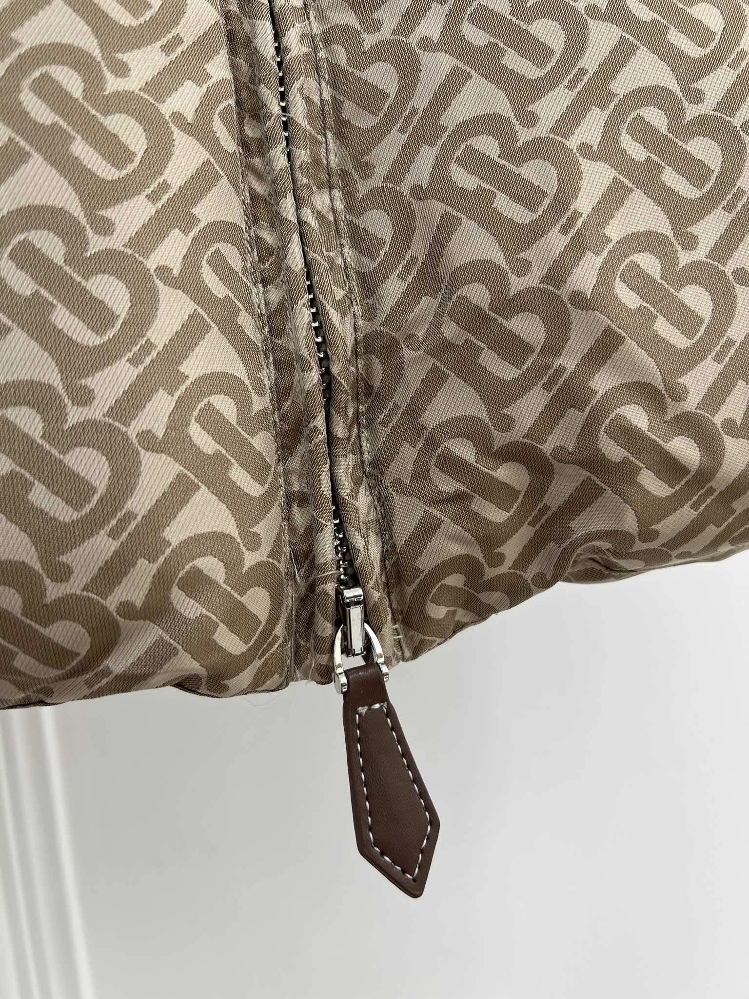 MoistureWicking Burberry Down Jackets 106036