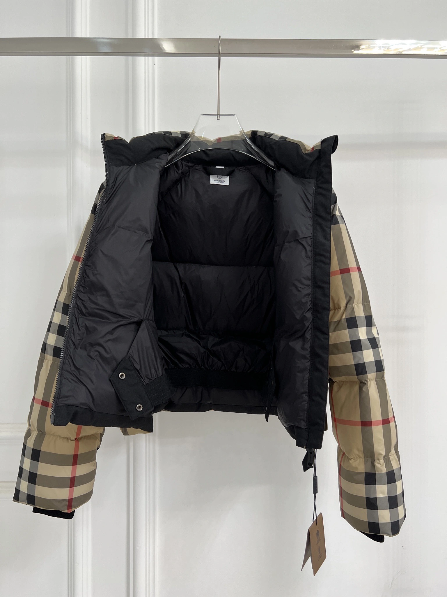 HighQuality Burberry Down Jackets 106035
