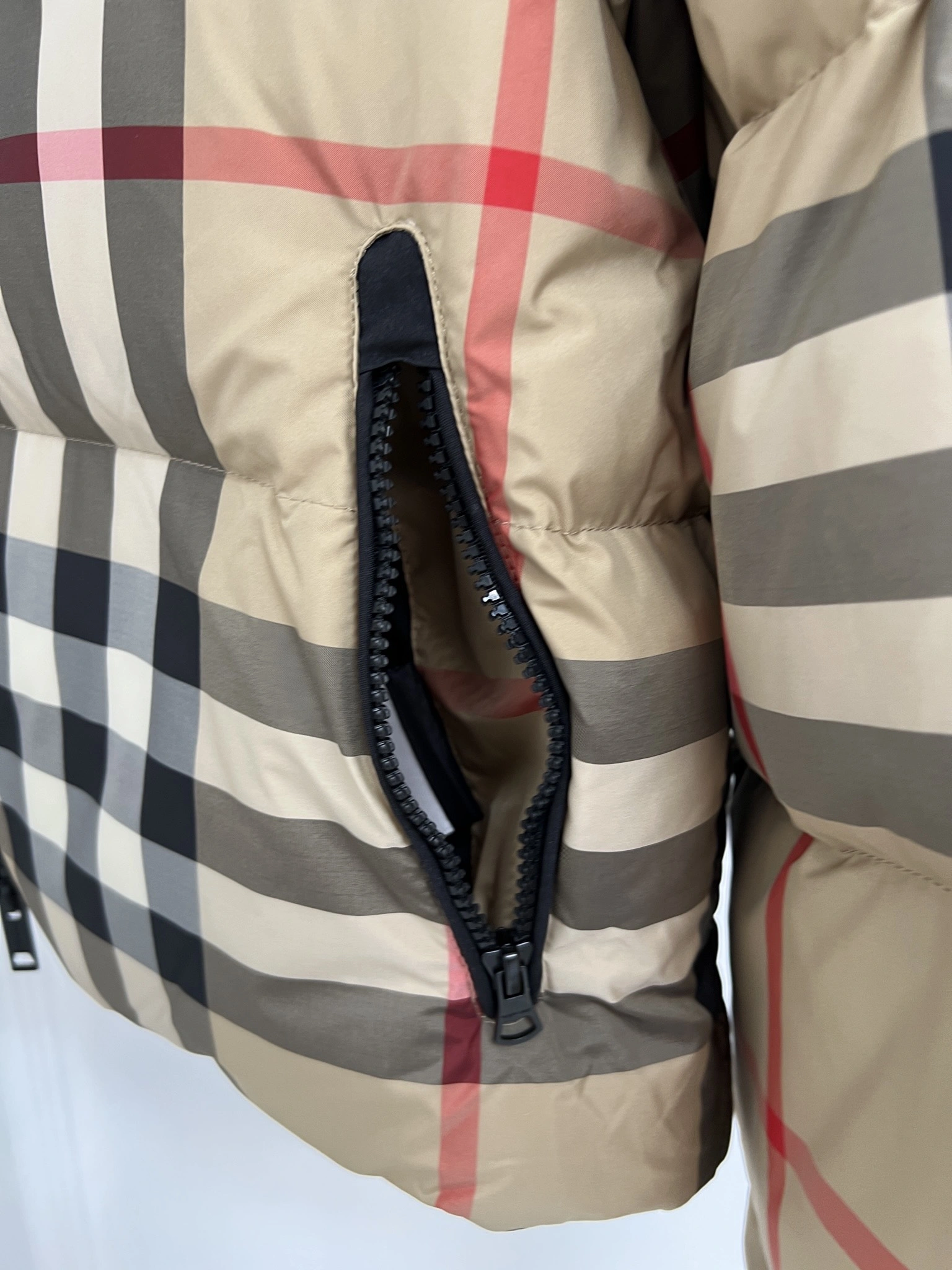 HighQuality Burberry Down Jackets 106035