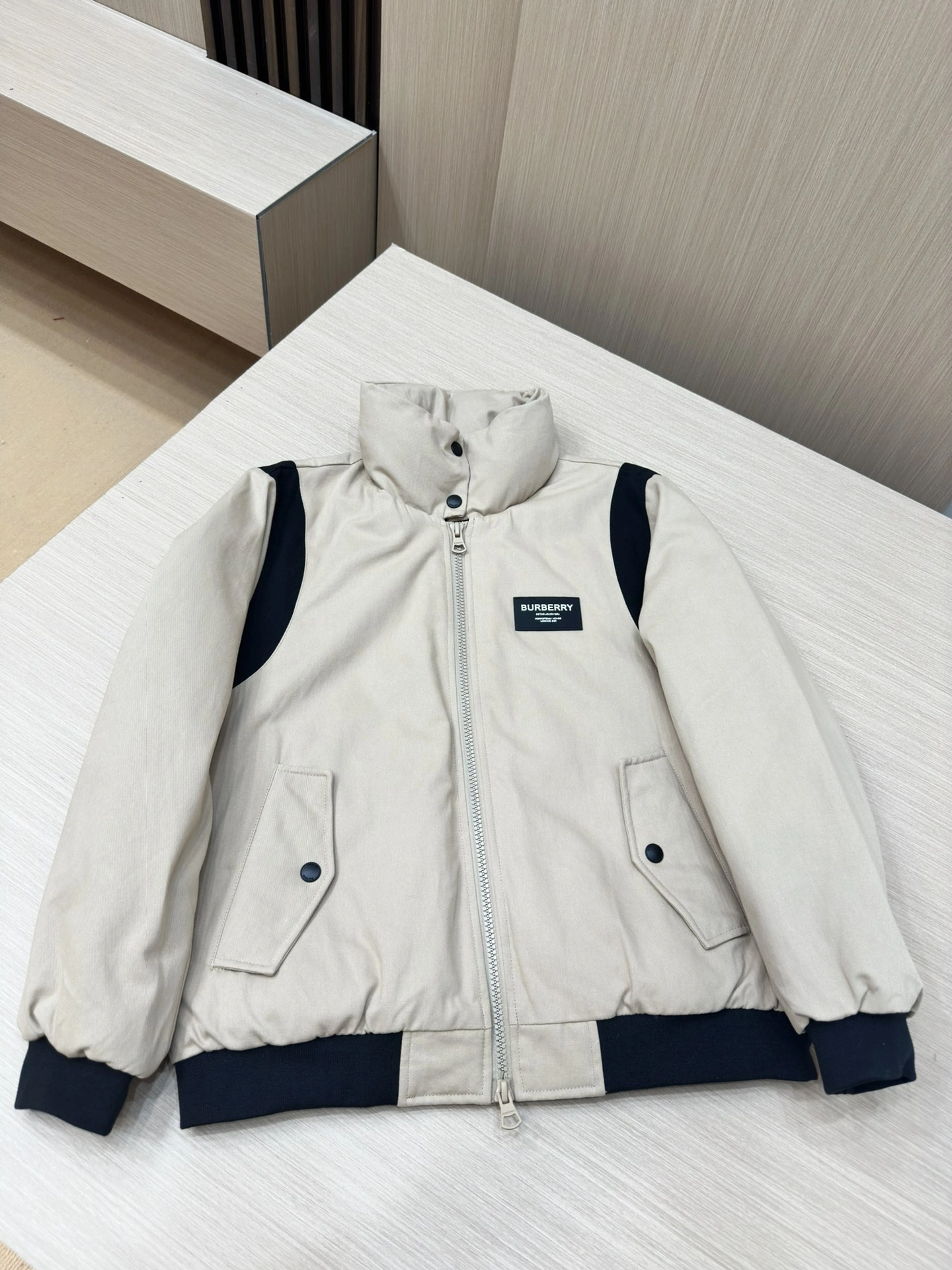 Stretchable Burberry Down Jackets 106062