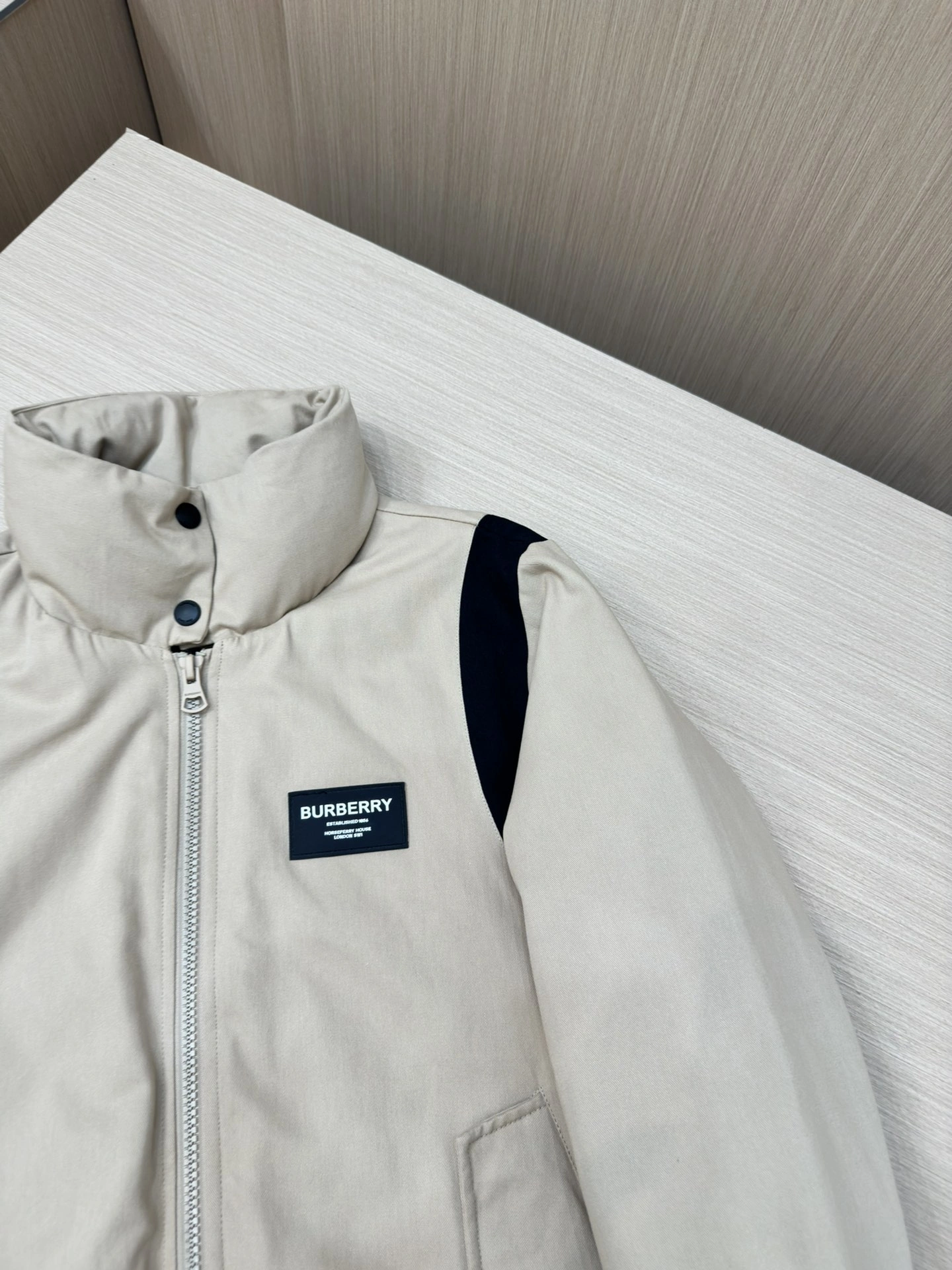 Stretchable Burberry Down Jackets 106062