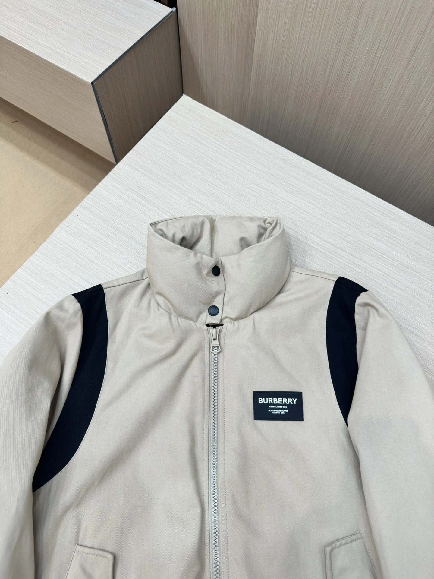 Stretchable Burberry Down Jackets 106062
