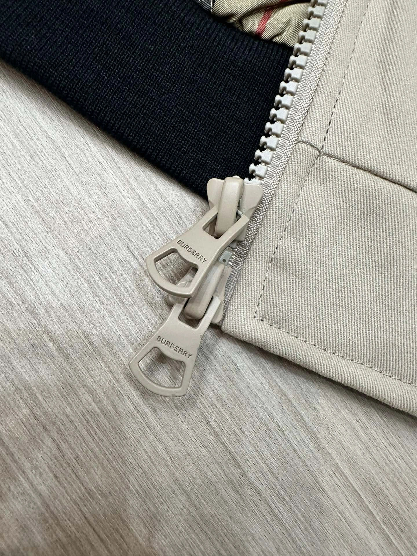 Stretchable Burberry Down Jackets 106062