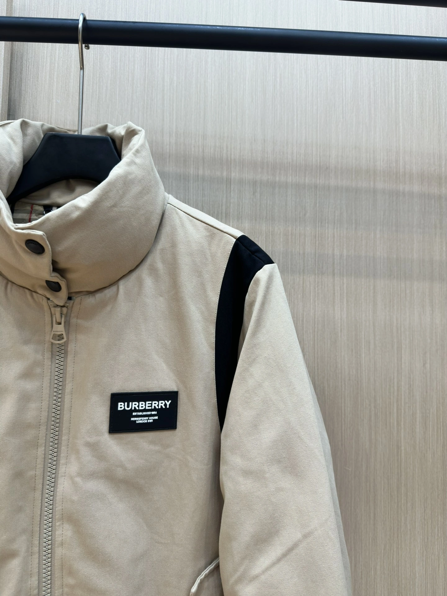 Lightweight Burberry Down Jackets 106024
