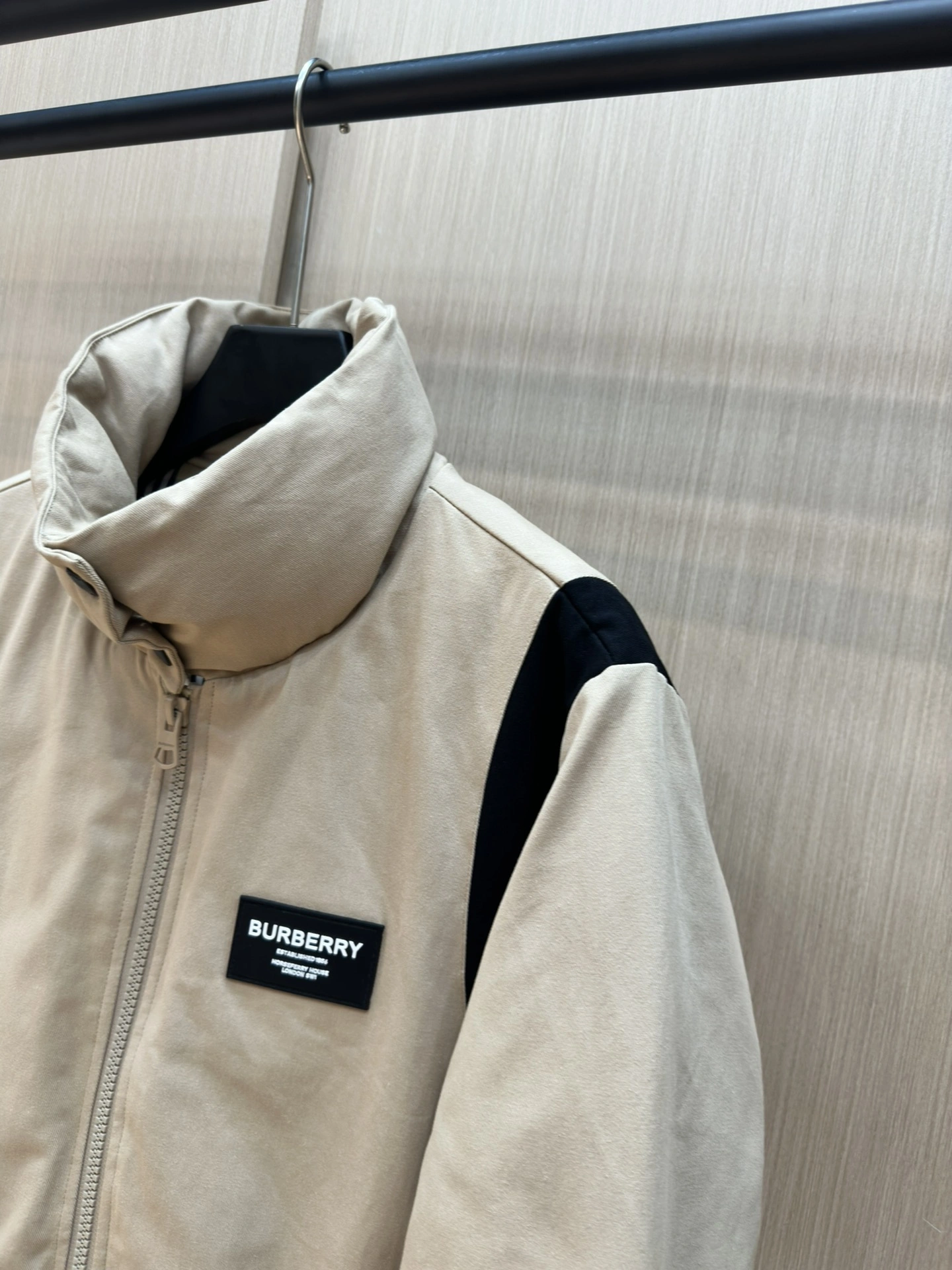 Lightweight Burberry Down Jackets 106024
