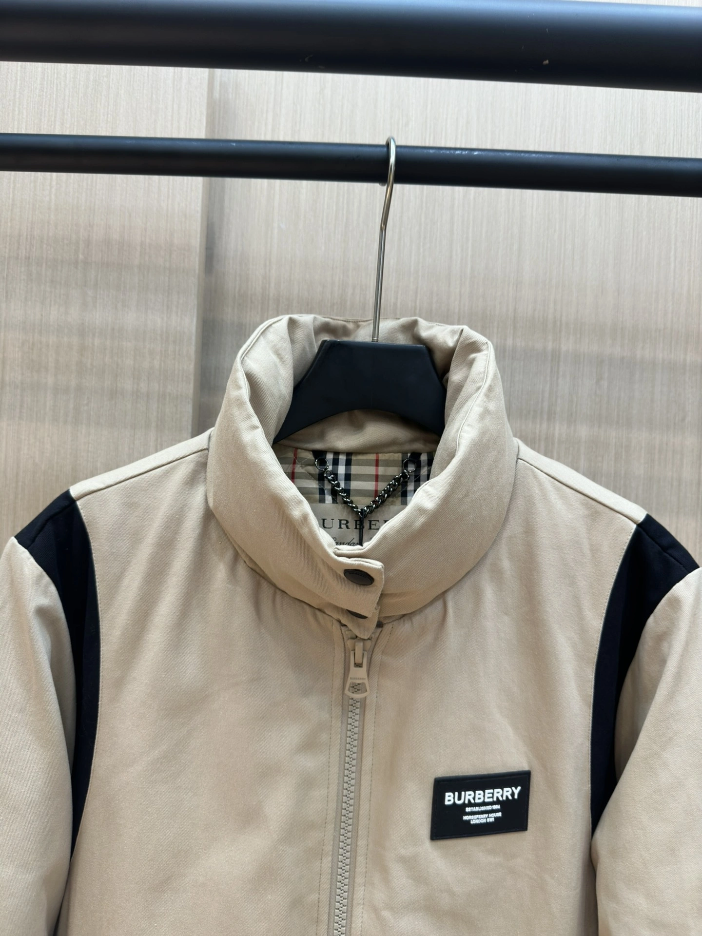 Lightweight Burberry Down Jackets 106024