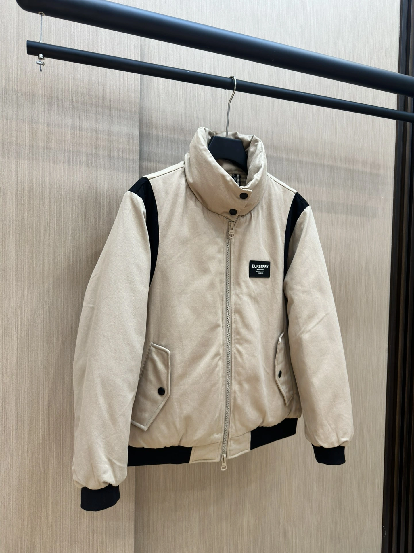 Lightweight Burberry Down Jackets 106024