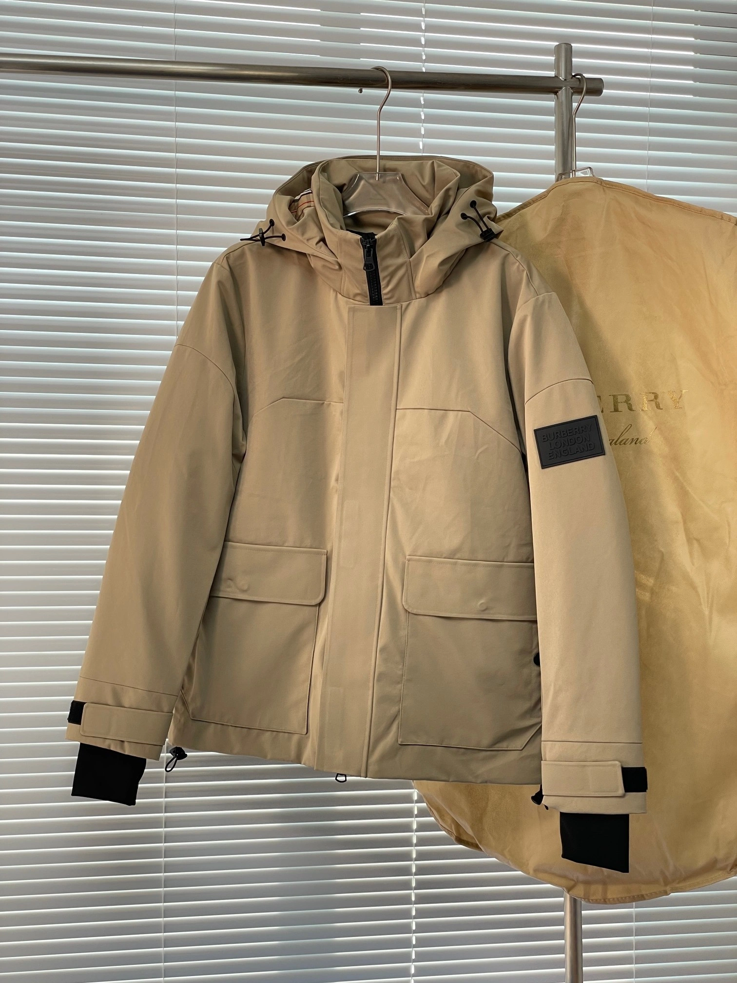Reliable Burberry Down Jackets 106011