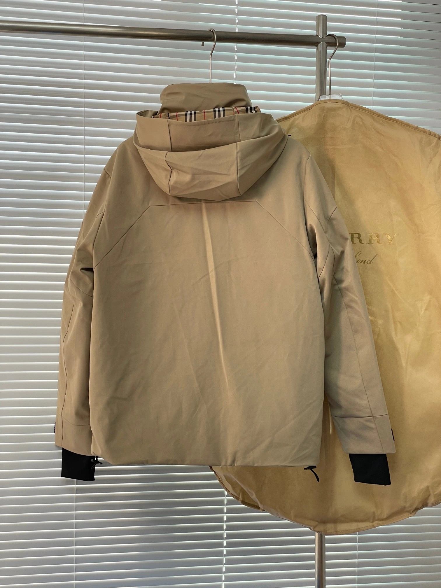 Reliable Burberry Down Jackets 106011