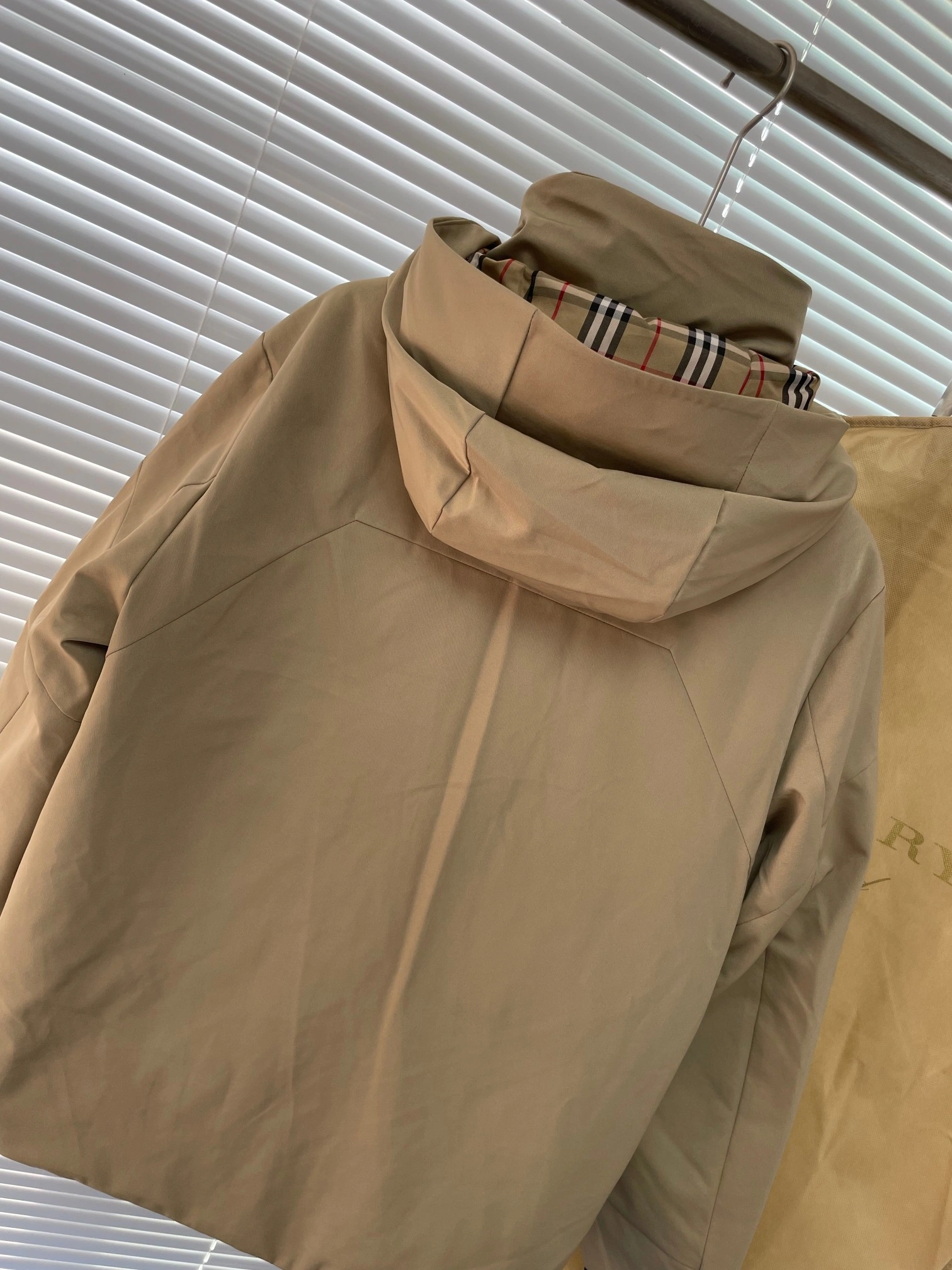 Reliable Burberry Down Jackets 106011