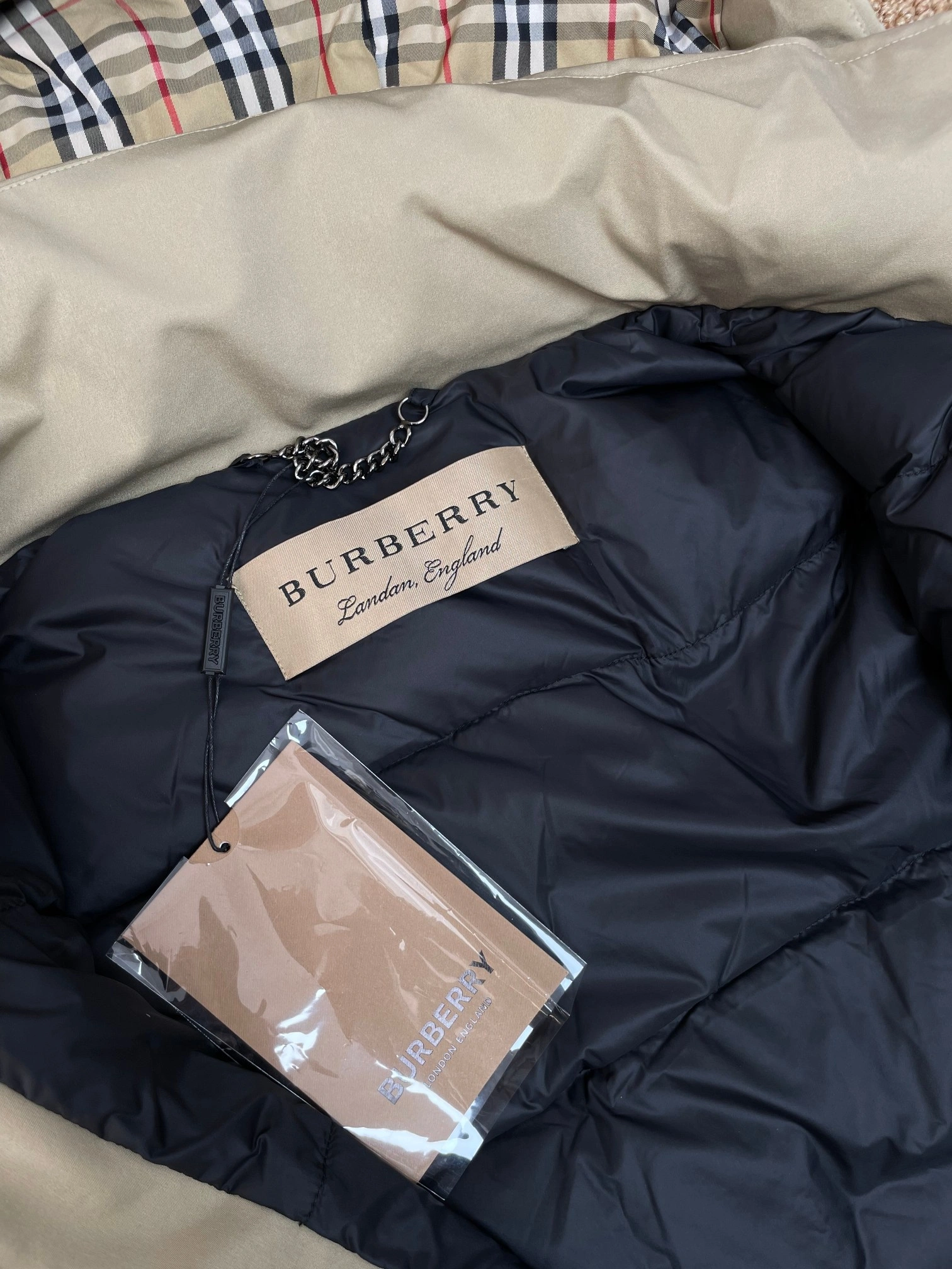 Reliable Burberry Down Jackets 106011
