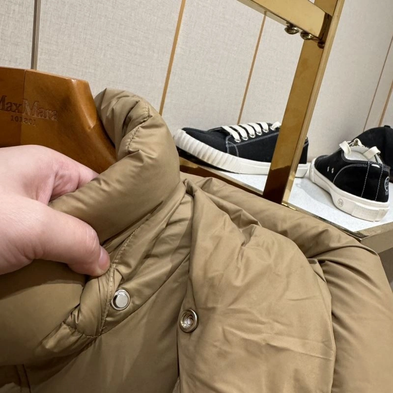 Unisex Burberry Down Jackets 105885