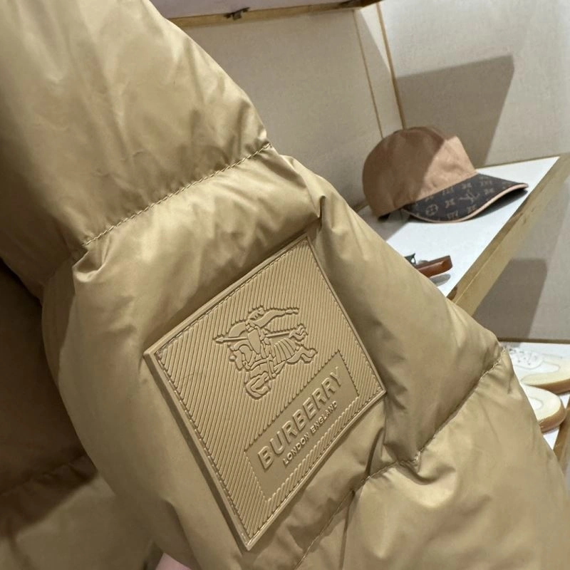 Unisex Burberry Down Jackets 105885