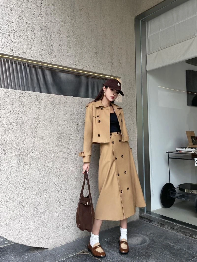 Lightweight Burberry Dress Suits 104810