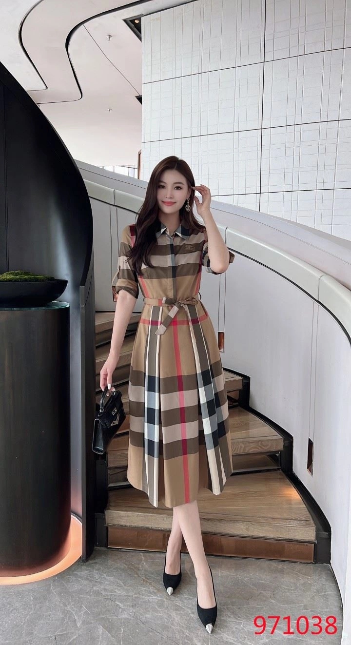 Seasonal Burberry Dress 104954