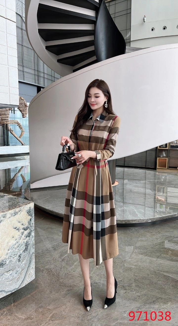 Seasonal Burberry Dress 104954
