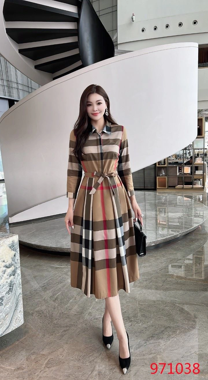 Seasonal Burberry Dress 104954