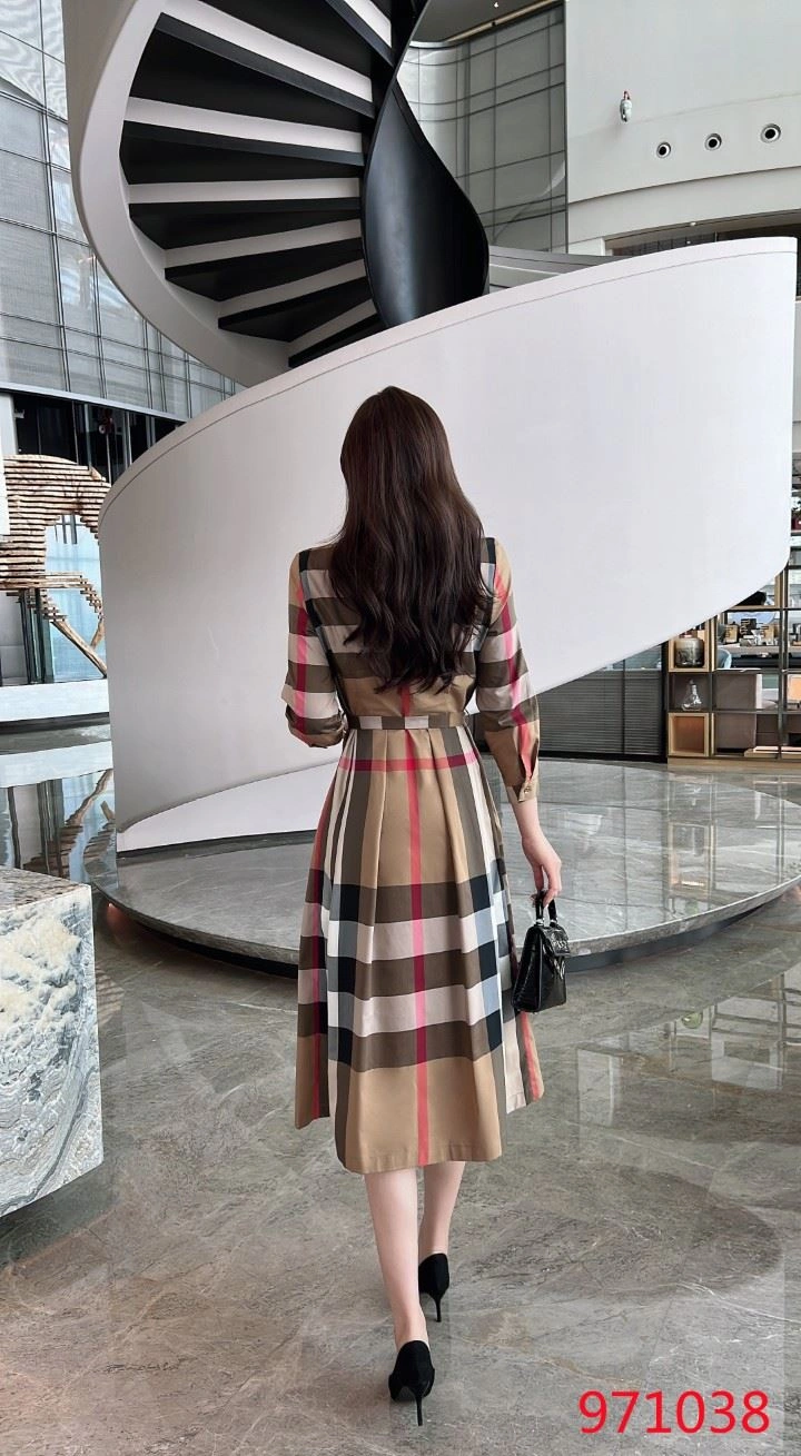 Seasonal Burberry Dress 104954