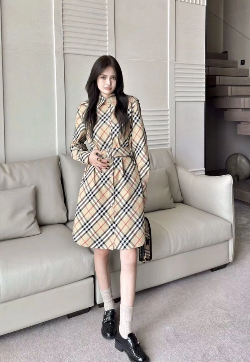Burberry Dress Compact 104914