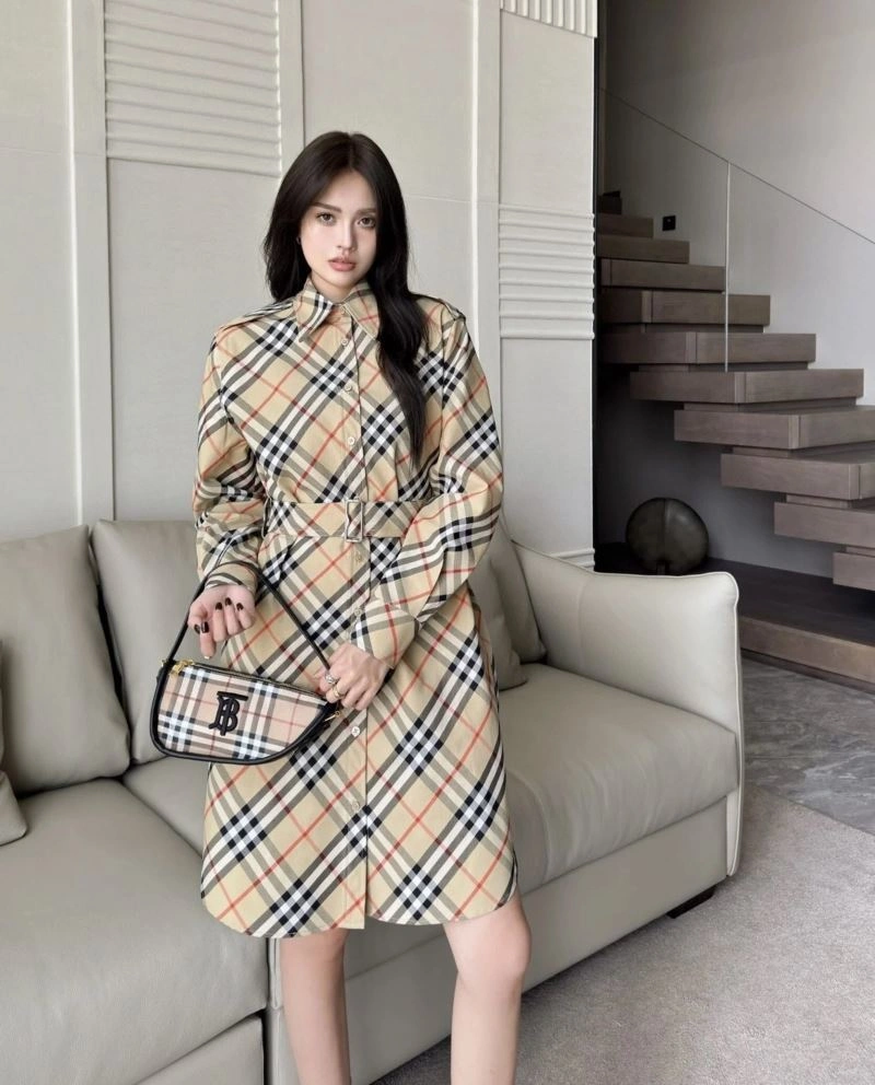 Burberry Dress Compact 104914