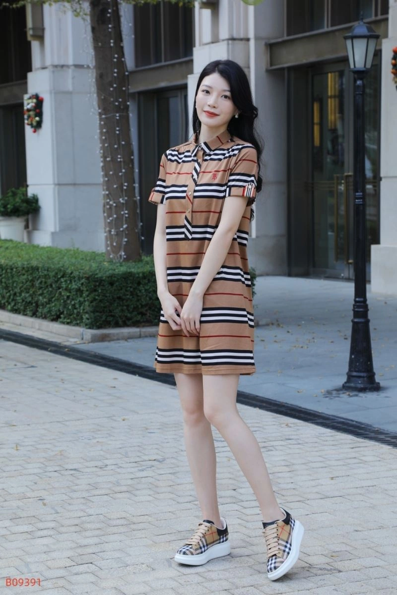 Fashionable Burberry Dress 104907