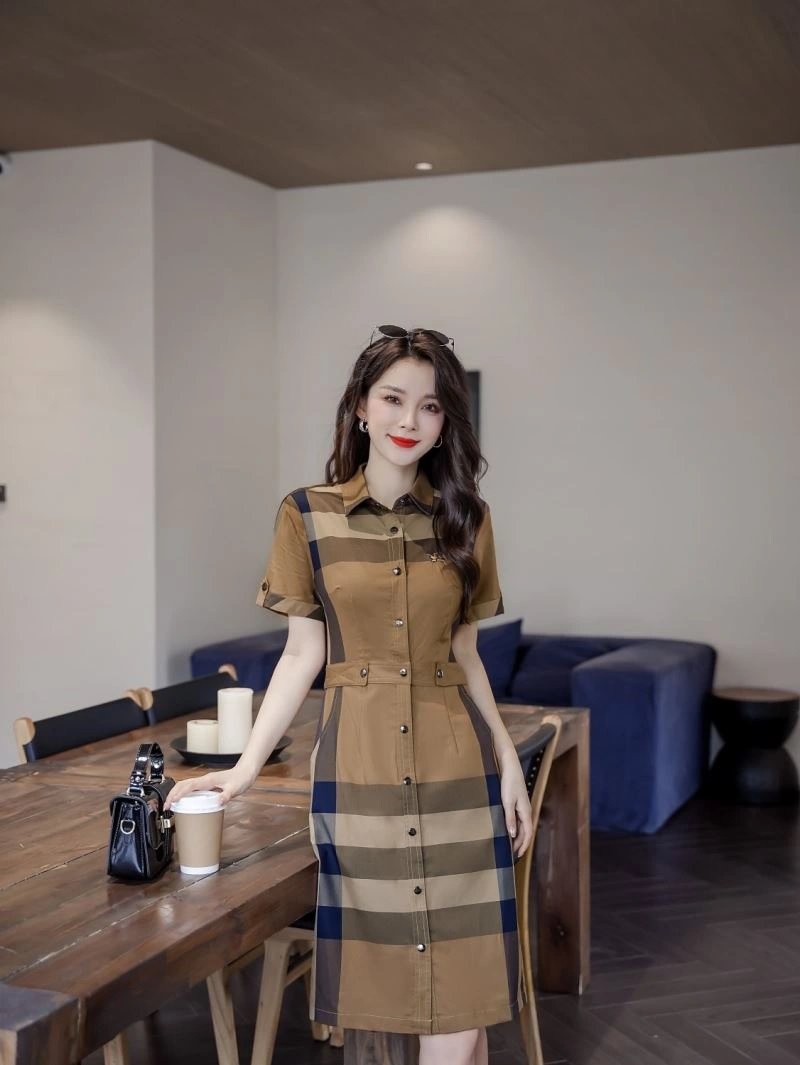 Minimalist Burberry Dress 104893