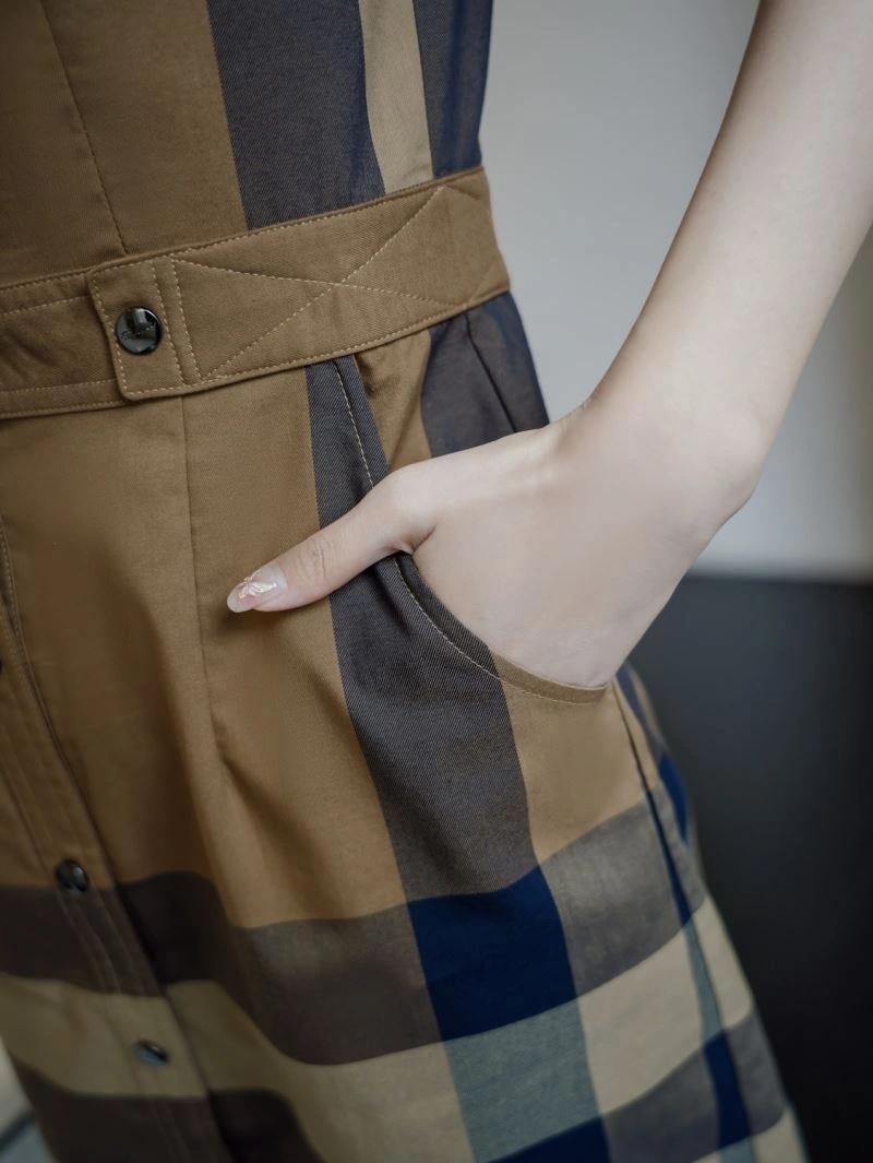 Minimalist Burberry Dress 104893