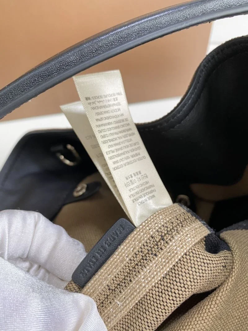 Burberry Hobo Bags WaterResistant 51750