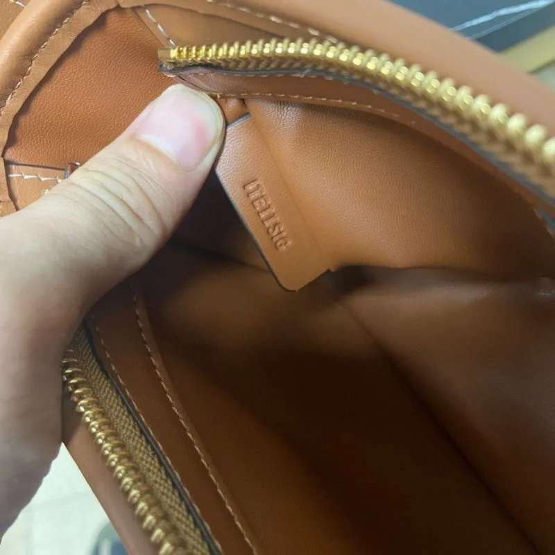 SmoothTexture Burberry Hobo Bags 38115