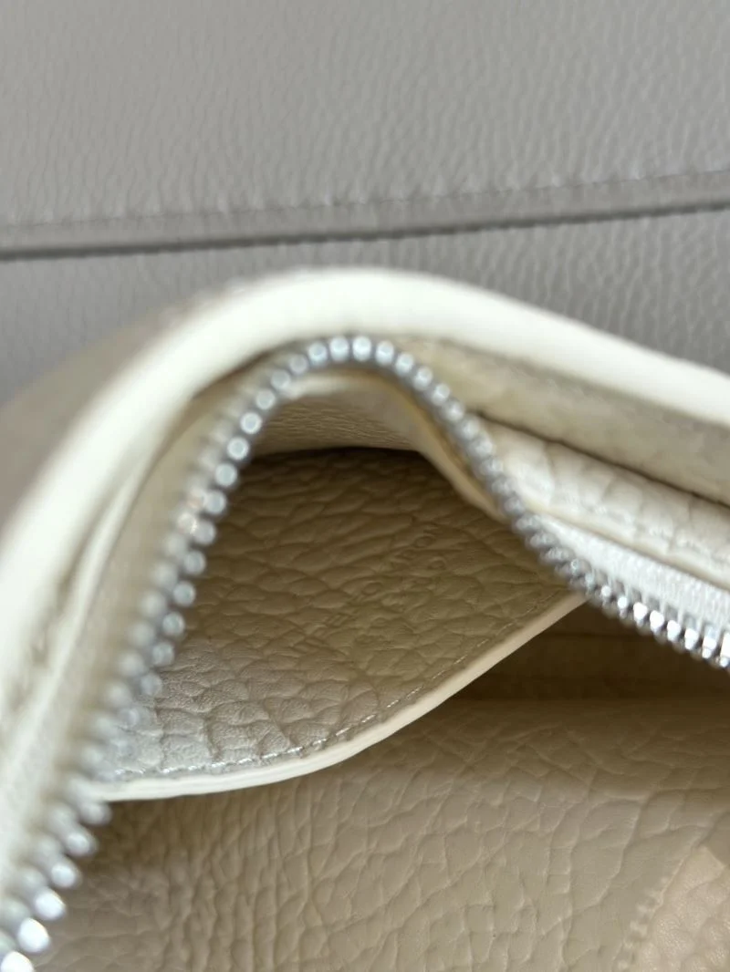 Sporty Burberry Hobo Bags 38109