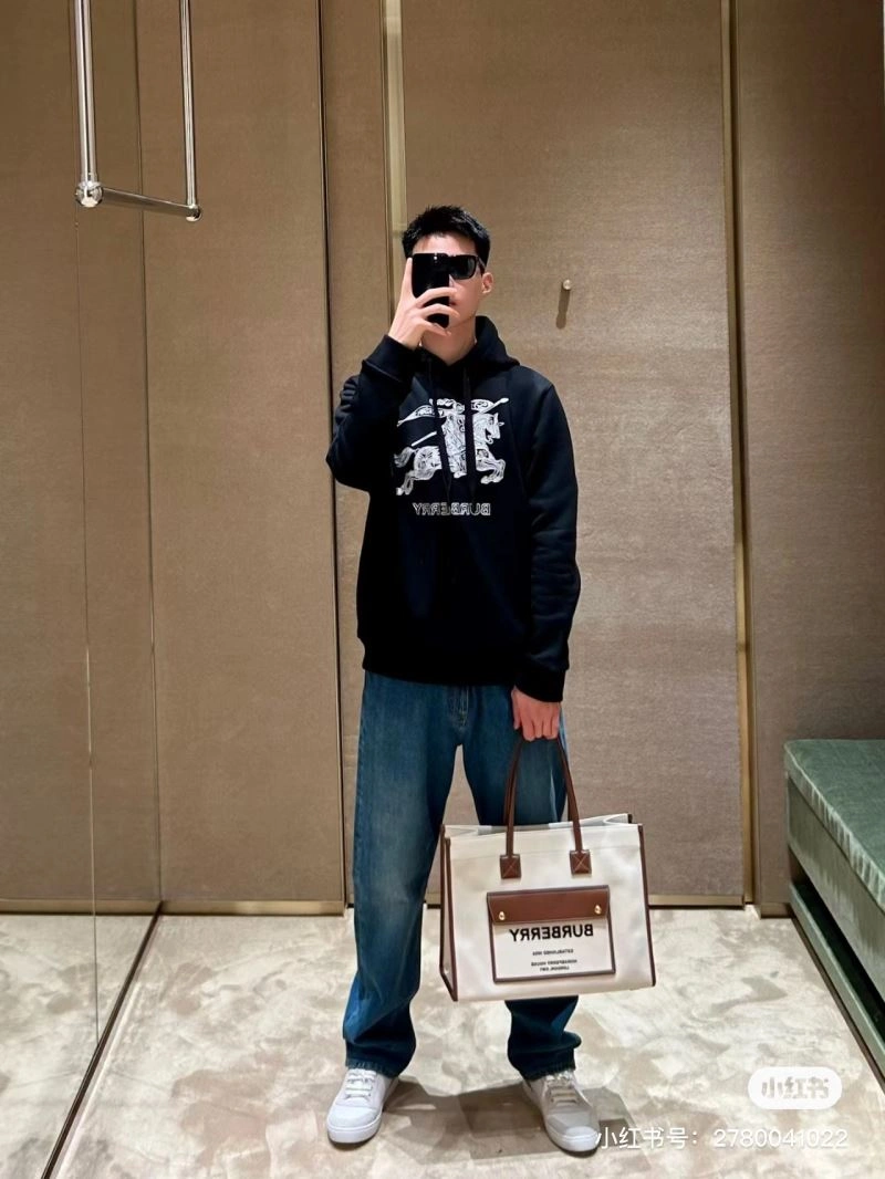 Sleek Burberry Hoodies 103241